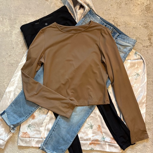 Closet Refresh - 6 Piece Multi-Brand Bundle - Mixed Size Clothing Lot Capsule - Picture 5 of 16